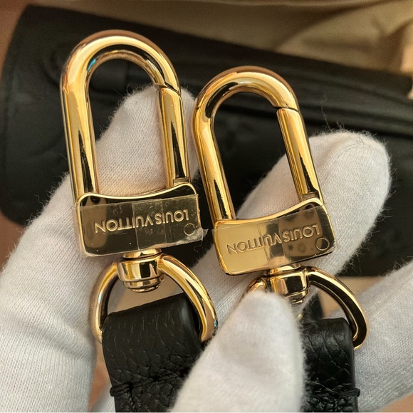 Louis Vuitton Black Crossbody Bag with Gold Accents - Picture 3 of 16